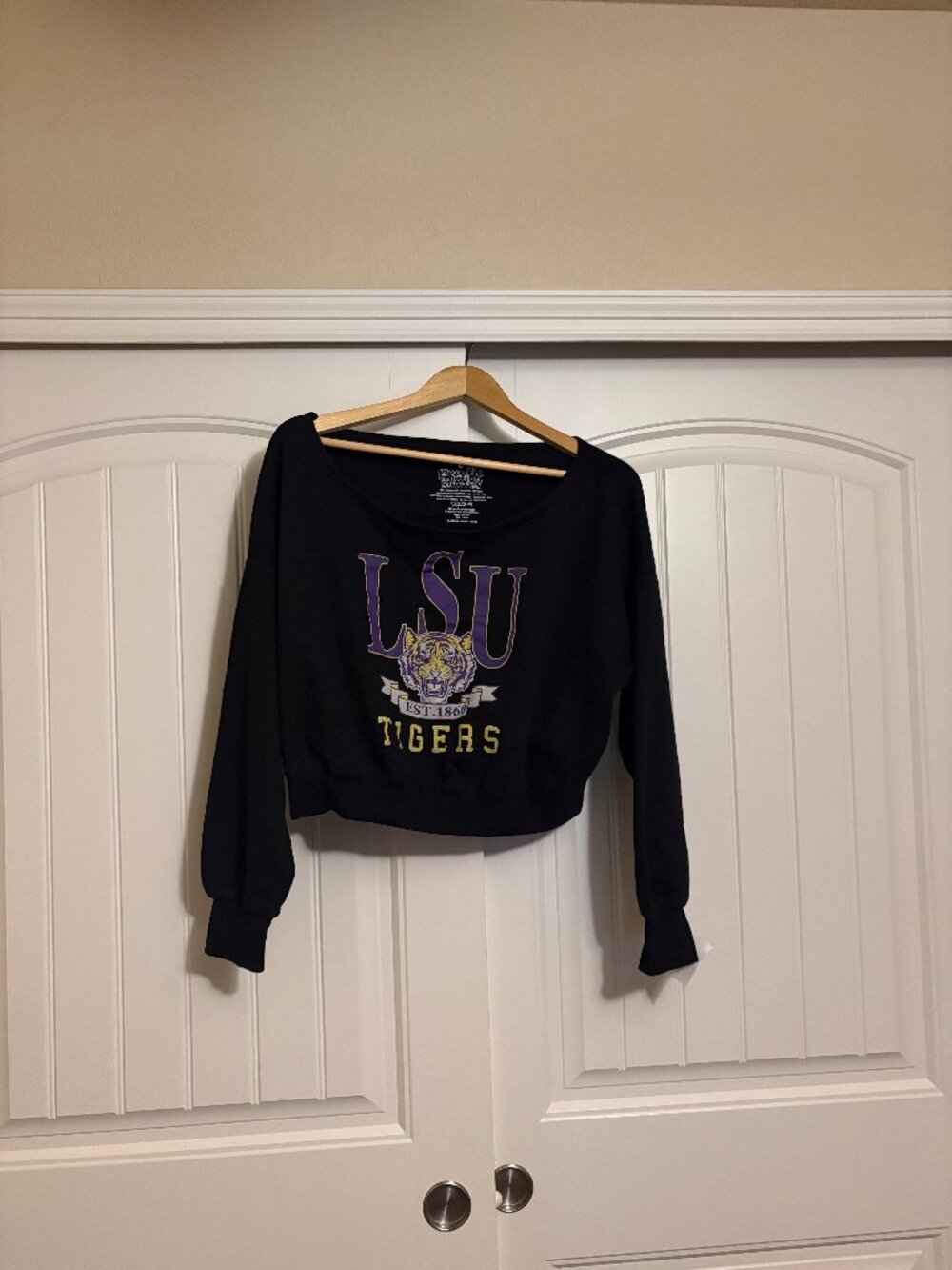 LSU Tigers Cropped Sweatshirt Women's Large Black Goodie Two Sleeves Cotton Poly